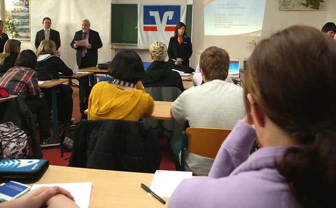 Azubis als Lehrer (Foto: nnz) Azubis als Lehrer (Foto: nnz)