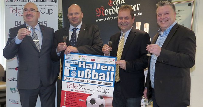 Angestoßen auf ein erfolgreiches Turnier (Foto: nnz) Angestoßen auf ein erfolgreiches Turnier (Foto: nnz)