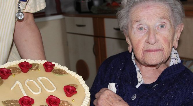 Herzlichen Gl&uuml;ckwunsch zum 100. (Foto: S. Spehr)