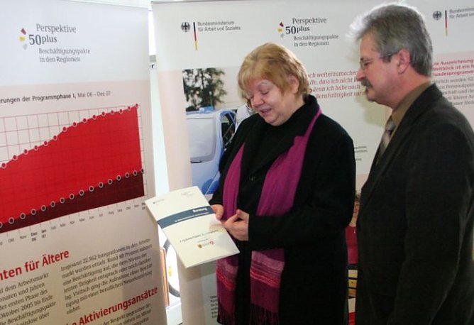 Ausstellung er&ouml;ffnet (Foto: Piper)