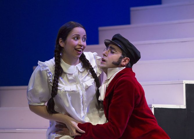 Elena Puszta (Gilda) mit Raffaele d�Ascanio (Herzog von Mantua) in Rigoletto (Foto: Tillmann Graner)