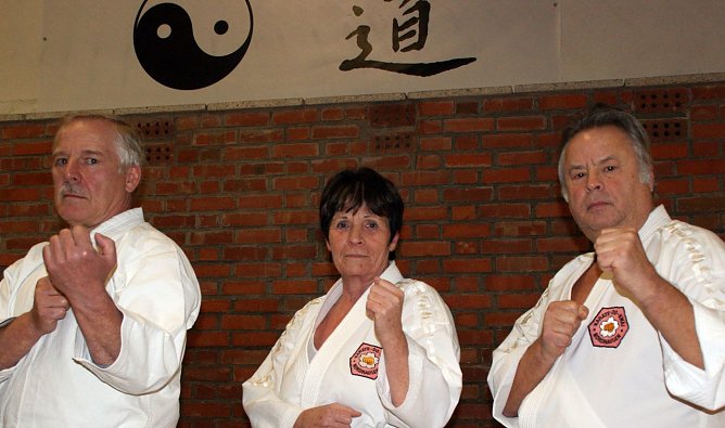Senioren-Karate (Foto: S. Schröter) Senioren-Karate (Foto: S. Schröter)