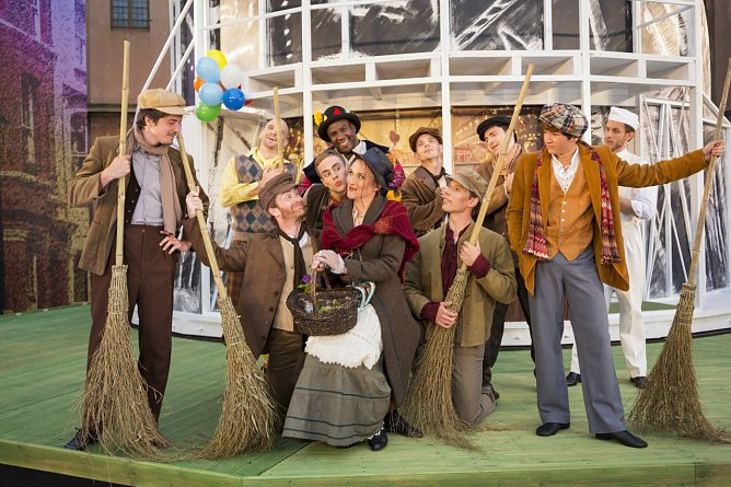 My Fair Lady im Schlosshof Sondershausen 2014 (Foto: Tillmann Graner) My Fair Lady im Schlosshof Sondershausen 2014 (Foto: Tillmann Graner)