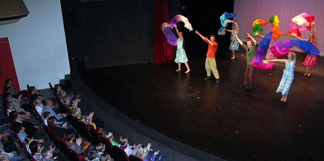 Stückwerk im Theater (Foto: J. Piper) Stückwerk im Theater (Foto: J. Piper)