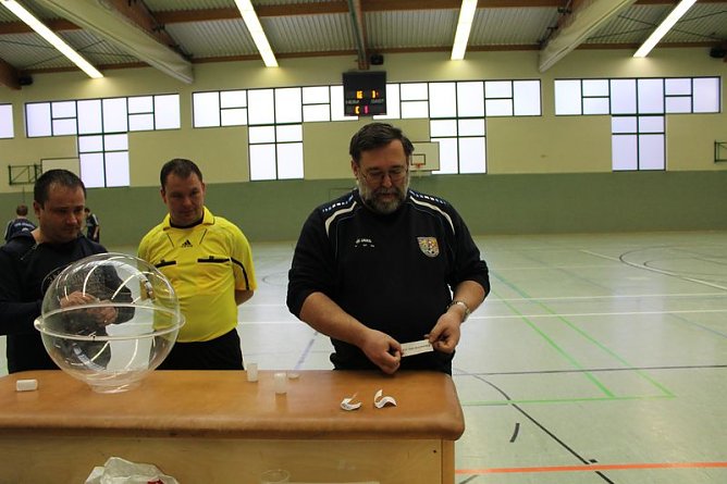 Halbfinalpaarungen stehen (Foto: Karl-Heinz Herrmann) Halbfinalpaarungen stehen (Foto: Karl-Heinz Herrmann)