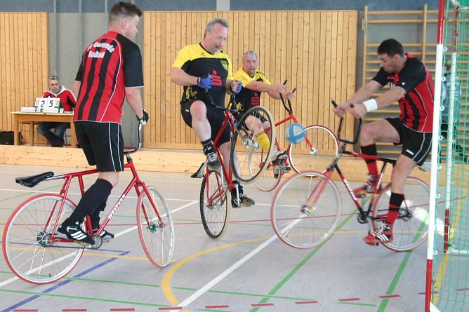 Radball in der Verbandsliga (Foto: Uwe Tittel) Radball in der Verbandsliga (Foto: Uwe Tittel)