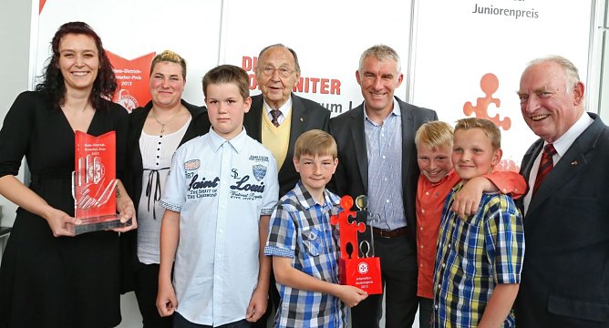 Laudatoren und Preistraeger 2013 (Foto: Johanniter-Unfall-Hilfe e.V./Rainer Surrey)