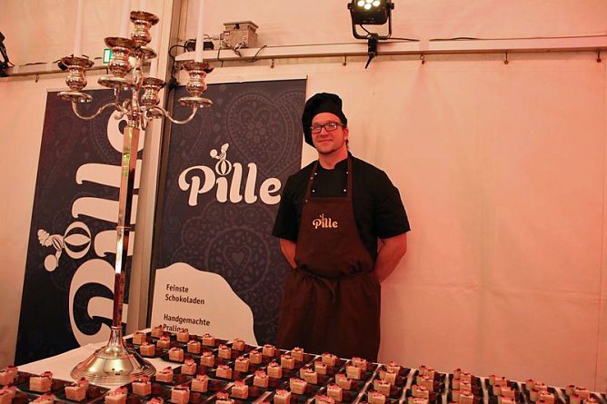 nnz/kn: Ballgeflüster mit Premiere (Foto: Karl-Heinz Herrmann) nnz/kn: Ballgeflüster mit Premiere (Foto: Karl-Heinz Herrmann)