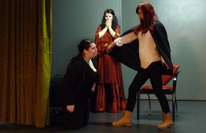 Hamlet bei pro vita (Foto: U. R&uuml;diger)