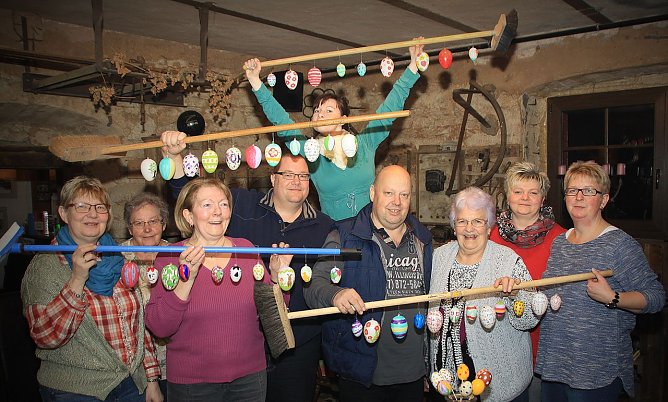 Grotte Verein bereitet vor (Foto: M. Randel) Grotte Verein bereitet vor (Foto: M. Randel)
