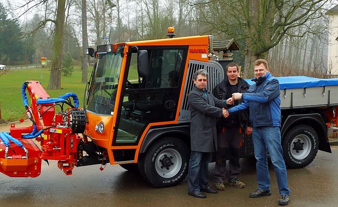 Neues Fahrzeug für Neustädter Bauhof (Foto: privat) Neues Fahrzeug für Neustädter Bauhof (Foto: privat)