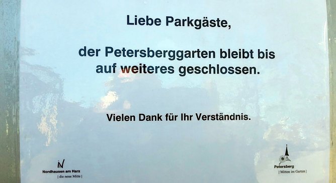 Das "neue" Schild am Eingang zum Petersberggarten (Foto: Peter Blei)