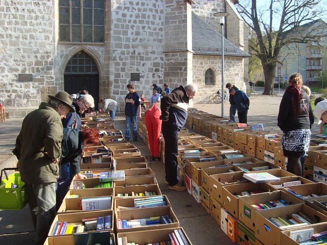 Am 25. April ist es wieder soweit - der KILA organisiert den gro&szlig;en B&uuml;cherflohmarkt auf dem Blasii-Kirchplatz (Foto: Frank Tuschy)