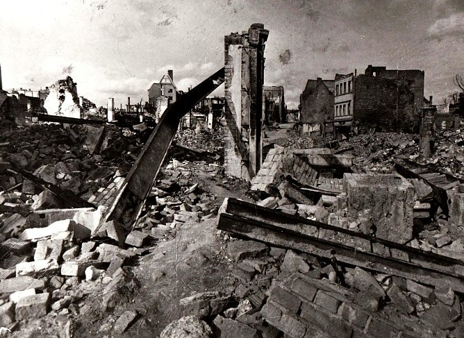 Nordhausen1945 (Foto: Werner Steinmann) Nordhausen1945 (Foto: Werner Steinmann)