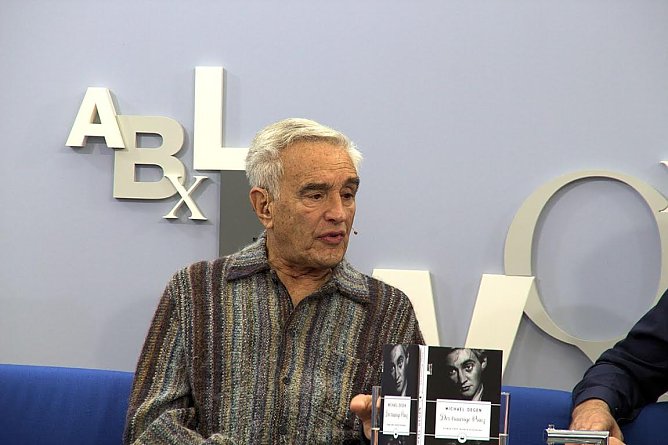 Vorgelesen: Michael Degen auf dem Blauen Sofa (Foto: Peter Blei)