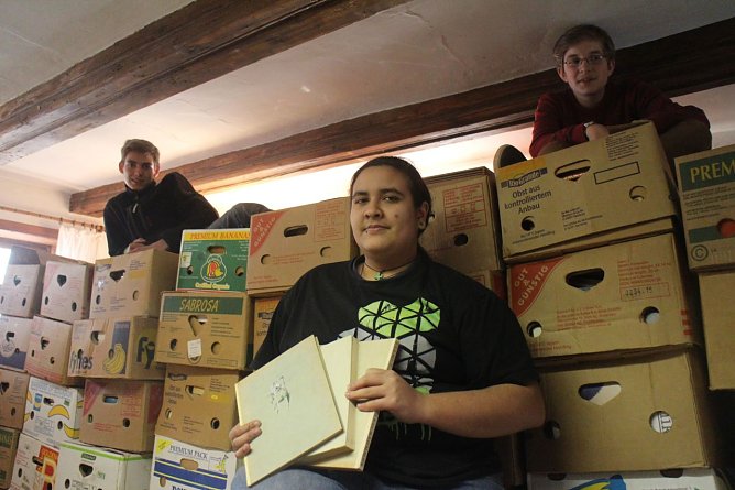 Die alten raus, die neuen rein - 600 Kisten voller B&uuml;cher wird man zum B&uuml;cherflohmarkt des KILA durchst&ouml;bern k&ouml;nnen (Foto: Angelo Glashagel)