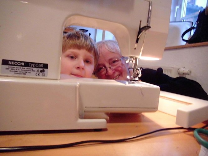 Osterschmuck mit Nadel und Faden - der KILA lädt Jung und Alt zum Nähkurs ein (Foto: Frank Tuschy) Osterschmuck mit Nadel und Faden - der KILA lädt Jung und Alt zum Nähkurs ein (Foto: Frank Tuschy)