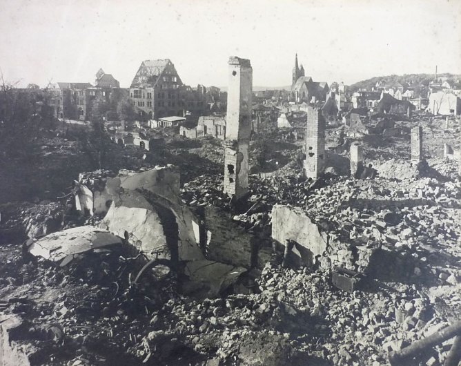 Blick auf das zerstörte Nordhausen (Foto: Werner Steinmann, Rechte: Stadtarchiv Nordhausen) Blick auf das zerstörte Nordhausen (Foto: Werner Steinmann, Rechte: Stadtarchiv Nordhausen)