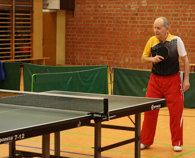 Mit 80 immer noch fit an der Platte (Foto: NSV)