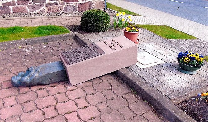 Rechtacek Denkmal in Niedersachswerfen (Foto: CDU-Fraktion Thüringer Landtag) Rechtacek Denkmal in Niedersachswerfen (Foto: CDU-Fraktion Thüringer Landtag)