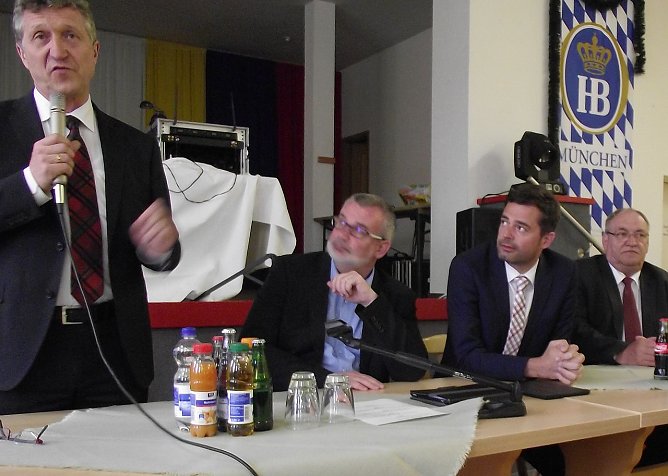 Wahlkampf beim Stammtisch (Foto: Kurt Frank)