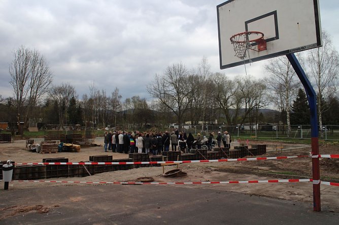 F&uuml;r die neue Sporthalle der Regelschule Ellrich wurde heute der Grundstein gelegt (Foto: Angelo Glashagel)