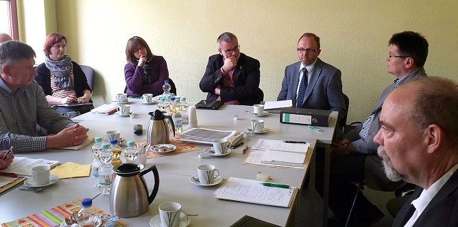 Gemeinsame Beratung (Foto: J. Piper)