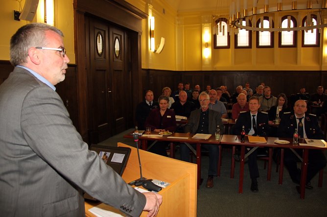 Gut 40 Feuerwehrchefs und Kameraden waren in das Nordh&auml;user Landratsamt zur Beratung zusammengekommen (Foto: Jessica Pieper)