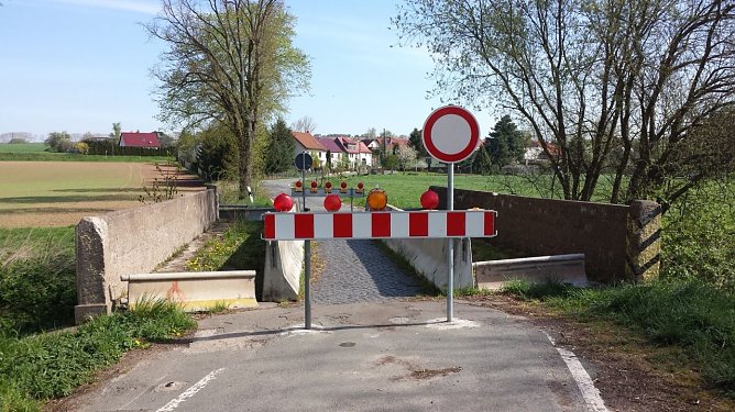 Gesperrte Br&uuml;cke bei Kleinwechsungen: "Was bleibt ist zurzeit nur noch Entt&auml;uschung und Sarkasmus." (Foto: Hans-J&uuml;rgen Weidt)