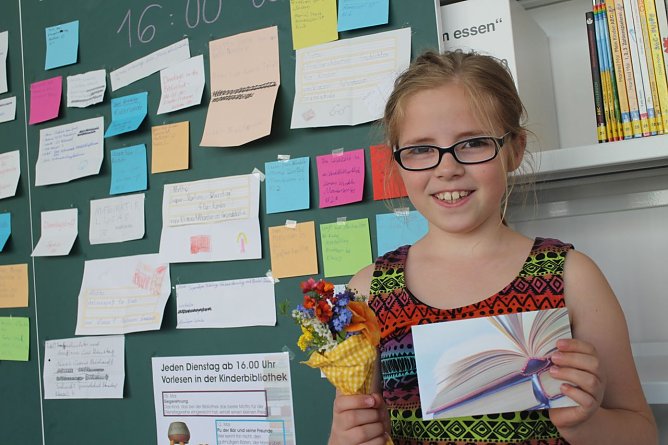 Vanessa gab den Nachmittagsveranstatlung in der Bibliothek einen neuen Namen: Dienstagsgeschichten (Foto: Angelo Glashagel)