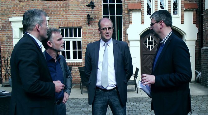 Wahlkampfhelfer in der "Tradi" (Foto: Kurt Frank) Wahlkampfhelfer in der "Tradi" (Foto: Kurt Frank)