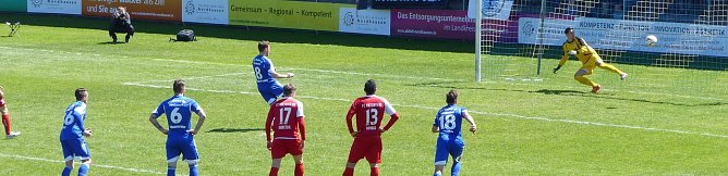 Pfingsten-Reddig verwandelt sicher zum 1:0 f&uuml;r Wacker (Foto: nnz)