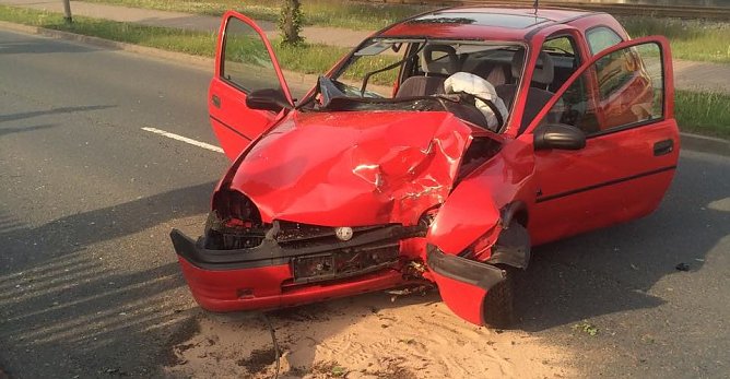 Unfallauto (Foto: Feuerwehr Harztor)