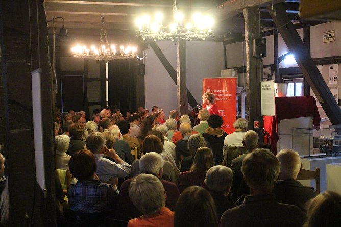 Das Erz&auml;hltheater sorgte f&uuml;r volles Haus im Tabakspeicher (Foto: Angelo Glashagel)