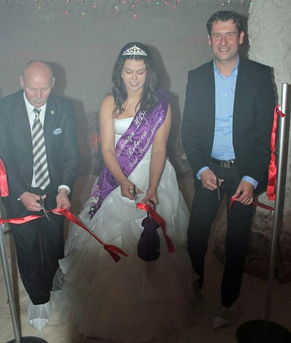 Die besondere Totes-Meer-Salzgrotte (Foto: Karl-Heinz Herrmann) Die besondere Totes-Meer-Salzgrotte (Foto: Karl-Heinz Herrmann)