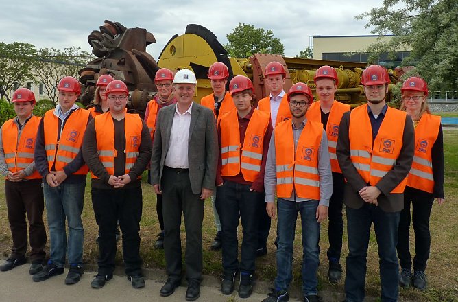 Zu Gast bei der Schachtbau Nordhausen GmbH (Foto: JU Nordhausen) Zu Gast bei der Schachtbau Nordhausen GmbH (Foto: JU Nordhausen)