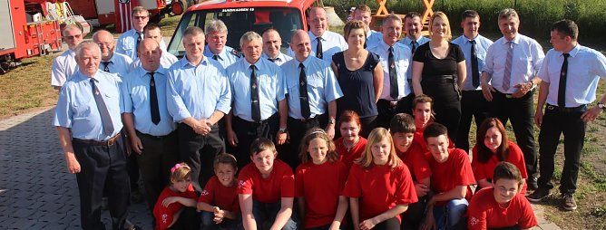 Die Kameraden der Sundh&auml;user Feuerwehr k&ouml;nnen sich nach langem warten endlich &uuml;ber ihr neues Ger&auml;tehaus freuen (Foto: Angelo Glashagel)