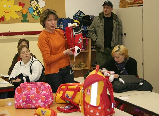 Eltern auf der Schulbank (Foto: Piper/pln)