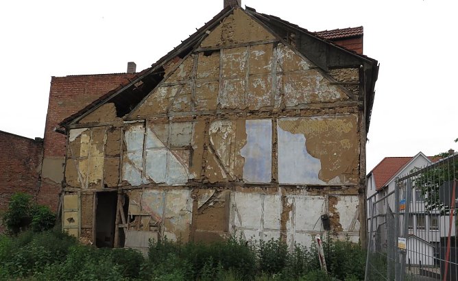 Hier soll nur noch die Fassade erhalten bleiben (Foto: nnz)