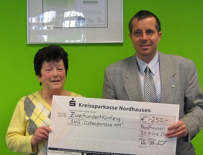 &Uuml;bergeben (Foto: Barmer)