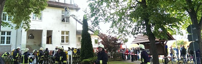 Brennendes Gemeindehaus in Uthleben (Foto: privat)