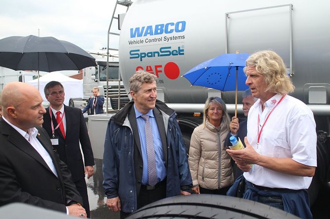 Andreas Gebhardt erl&auml;uterte den G&auml;sten den Arbeitsansatz des BBZ (Foto: Angelo Glashagel)