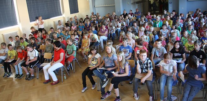 Blick in die vollbesetzte Aula (Foto: privat) Blick in die vollbesetzte Aula (Foto: privat)