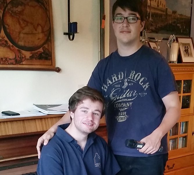 Was das Markenzeichen des "KeinChor" ist,  Markenzeichen, erkl&auml;rt Konrad Pfeiffer in seiner Sendung (Foto: OKN)