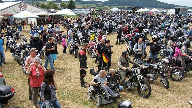 Seit 25 Jahren ist das Fest f&uuml;r viele G&auml;ste ein fester Bestandteil ihrer j&auml;hrlichen Urlaubsplanung geworden und Oechsen, wird f&uuml;r einige Tage zum Mittelpunkt der Biker aus nah und fern.  (Foto: Foto: privat)