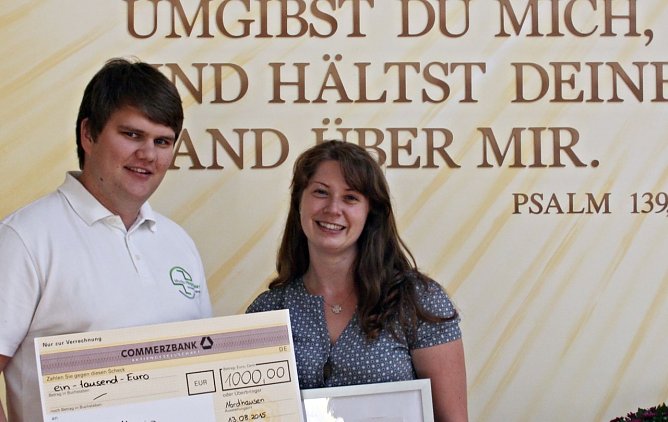 Spendenscheck &uuml;bergeben (Foto: privat)