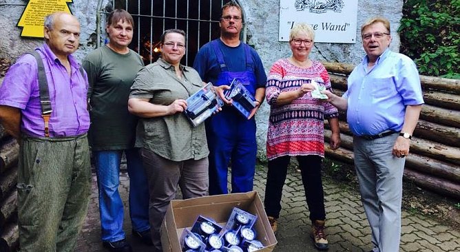 Spende &uuml;bergeben (Foto: privat)