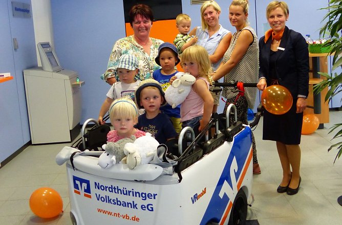 Kinderbus startet in Niedersachswerfen (Foto: Nordth&uuml;ringer Volksbank)