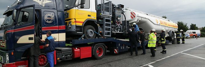 Gefährliche Fracht auf der A38 (Foto: nnz) Gefährliche Fracht auf der A38 (Foto: nnz)