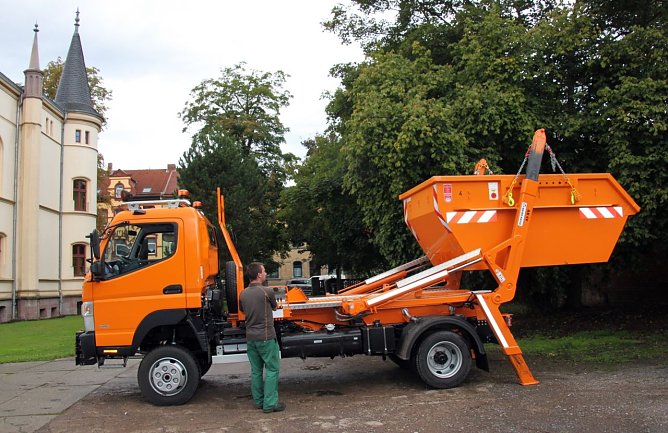 Neues Containerfahrzeug f&uuml;r die Servicegesellschaft des Landkreises (Foto: Jessica Pieper)